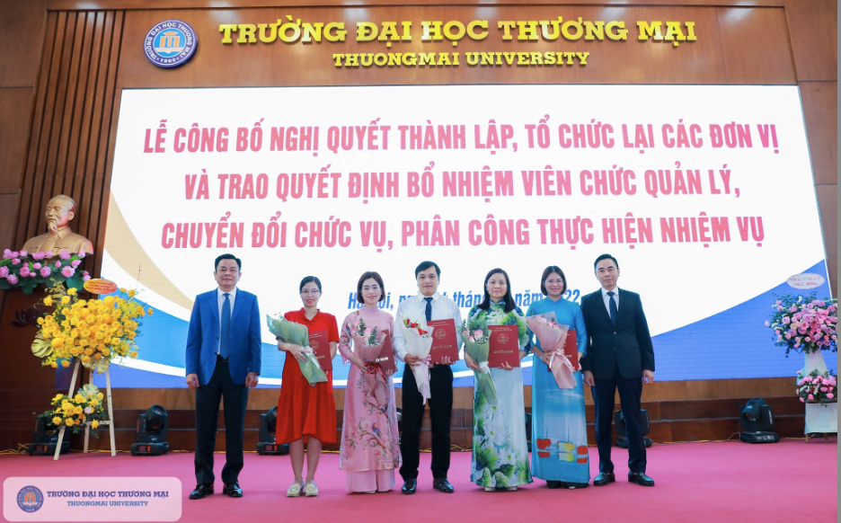 CÔNG BỐ QUYẾT ĐỊNH THÀNH LẬP KHOA TOÁN KINH TẾ VÀ BỔ NHIỆM VIÊN CHỨC QUẢN LÝ