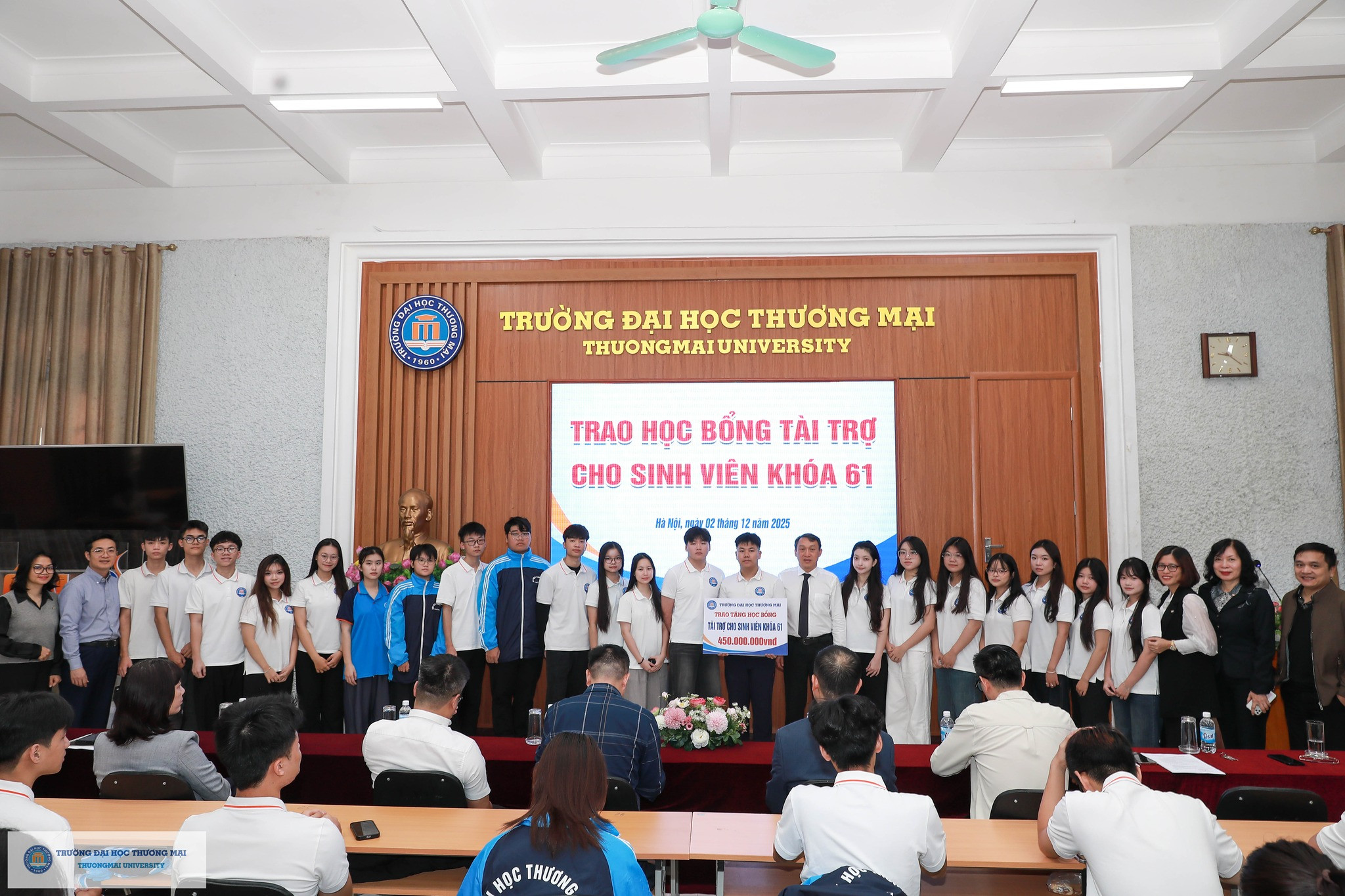 Chương trình Trao học bổng tài trợ cho sinh viên Khóa 61, Trường Đại học Thương mại