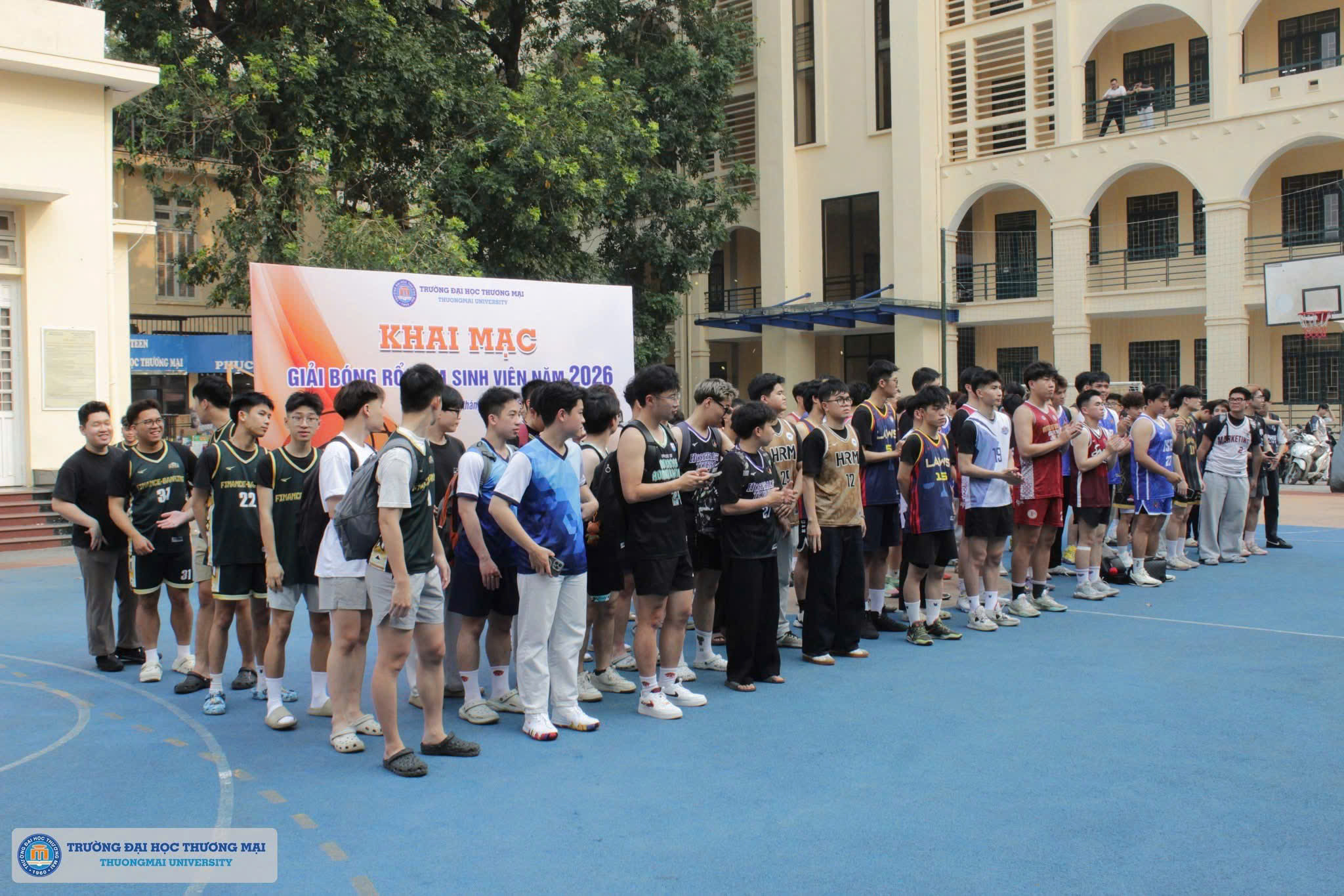 Khai mạc và thi đấu Giải Bóng rổ nam sinh viên Trường Đại học Thương mại năm 2026