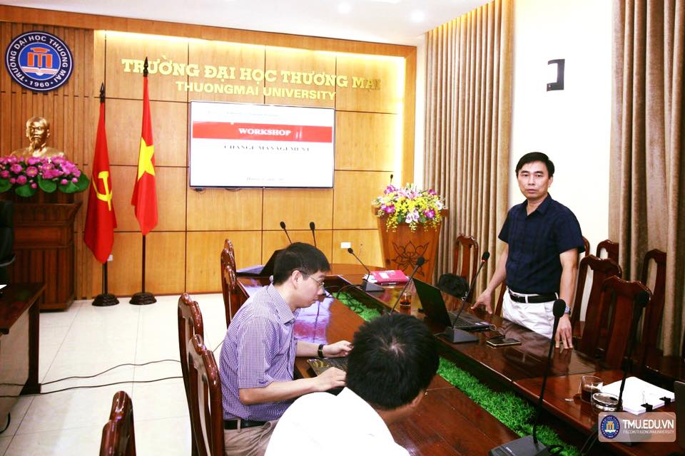 Khoa Quản trị kinh doanh tổ chức thành công Hội nghị thông tin khoa học bằng Tiếng Anh với chủ đề: "Quản trị sự thay đổi"